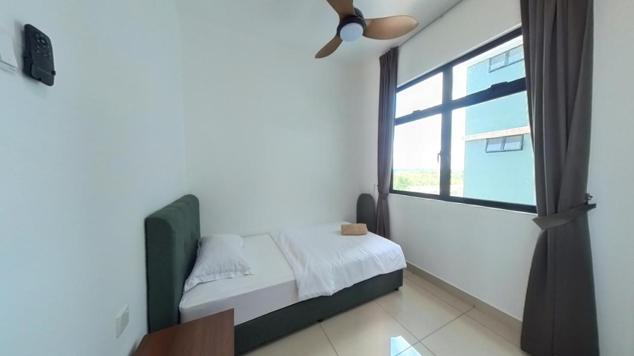 2 Parking Comfy Desaru Town Poolnetflix
